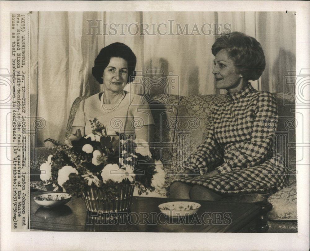 1968 Press Photo Mrs Lyndon Johnson Mrs Richard Nixon visit White House family - Historic Images