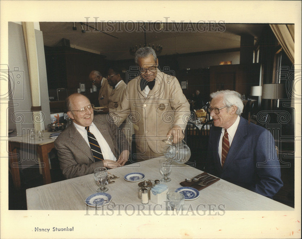 1990 Press Photo Cliff Dwellers President Walker C Johnson - Historic Images