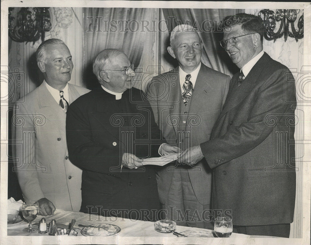 1947 Press Photo Mercy Hospital Cardinal Stitch Blackstone Hotel luncheon held - Historic Images