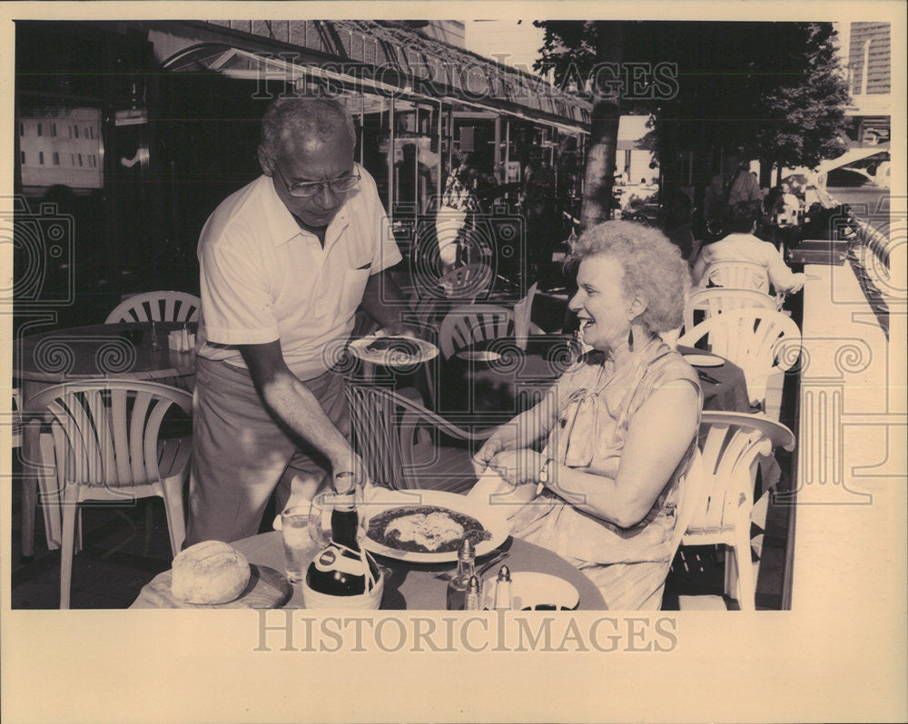 1993 Press Photo Ed Grece Serrise Chicago River Celeste Marino Eggplant - Historic Images