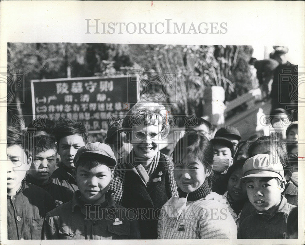 1967 Press Photo Suzanne Gayn Cantonese Red Guards - Historic Images