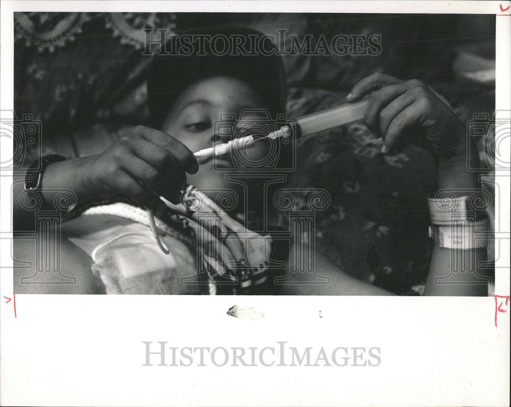 1994 Press Photo Doug Gayton hemophiliac Drug Glenn Rakosnik Karen Lauren Inject - Historic Images