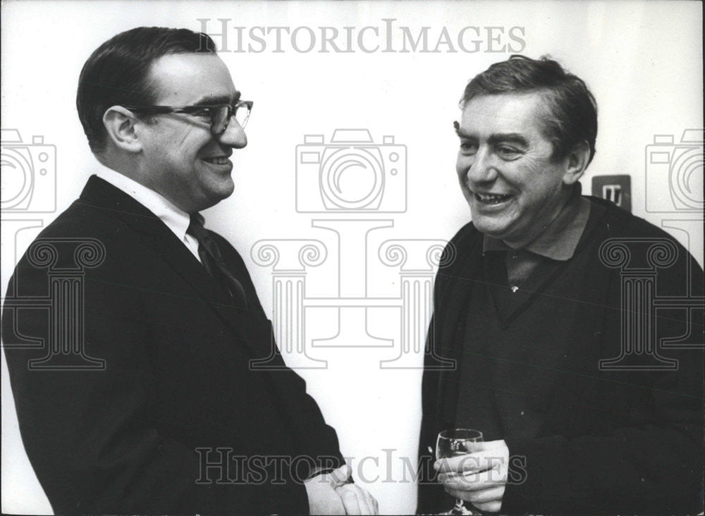 1983 Press Photo Old Radio TV Comedian Tony Liancock Younger Brother Roger Actor - Historic Images