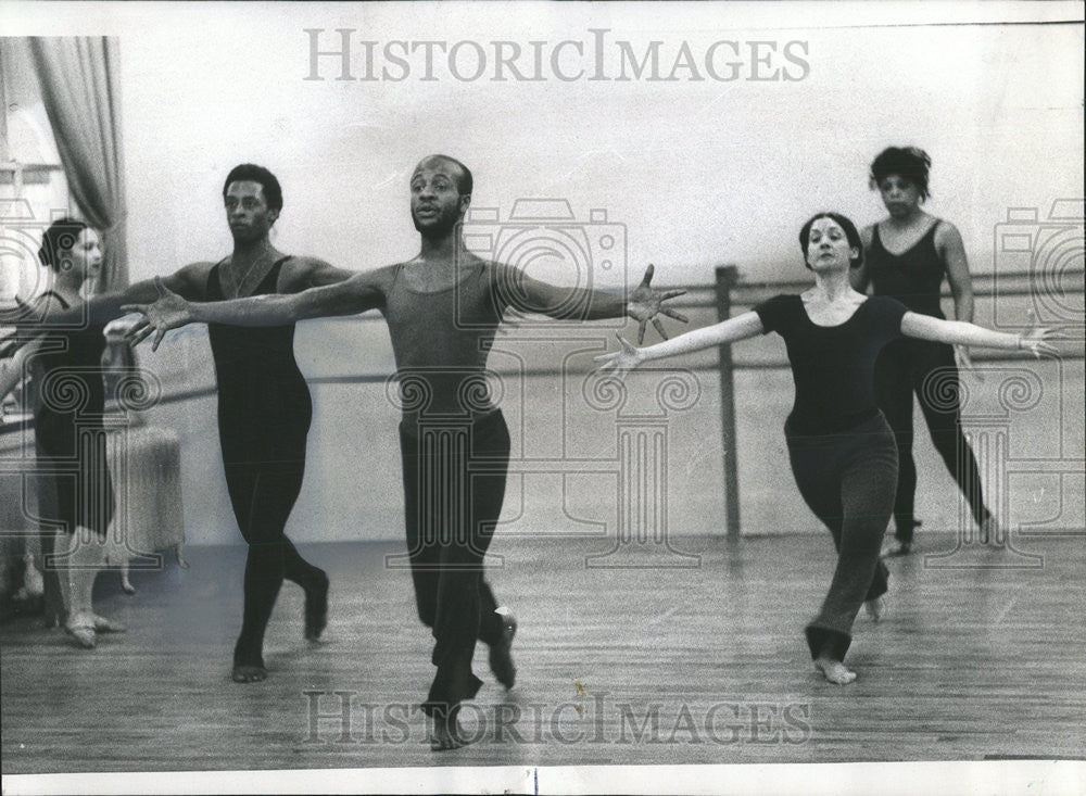 1974 Press Photo Dancer choreographer Joel Hall graduate studen - Historic Images