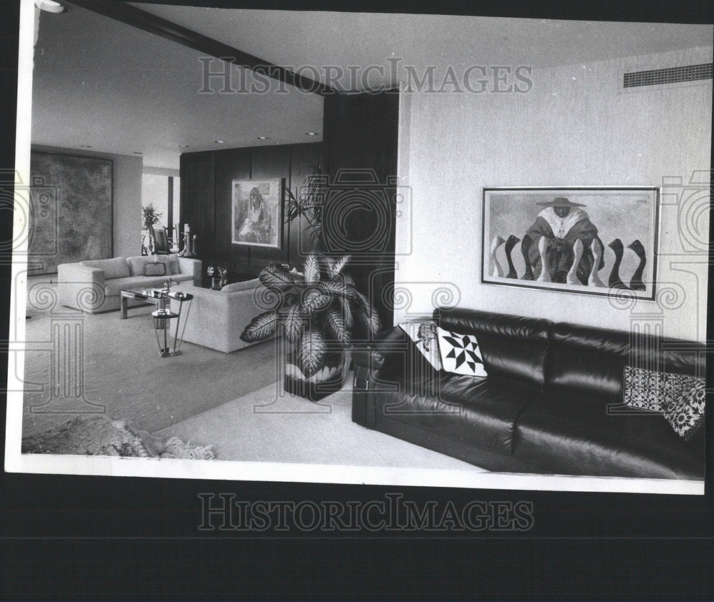 1975 Press Photo Condominium Apartment Bedroom - Historic Images