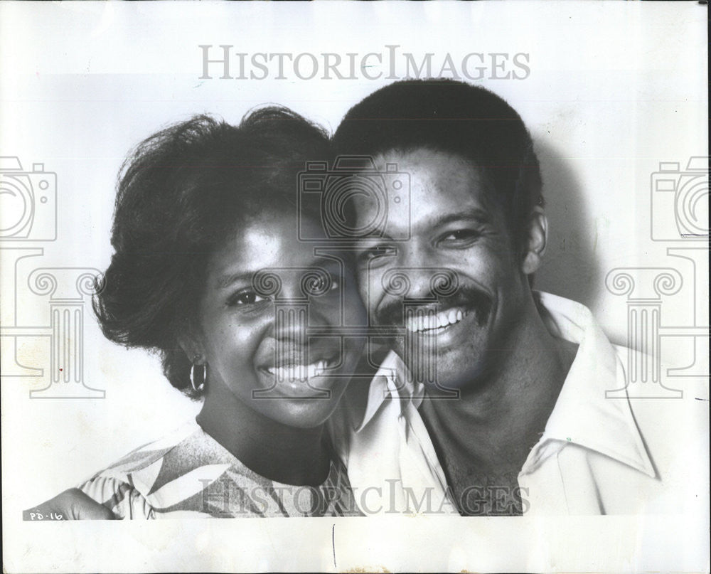 1976 Press Photo Famed songstress Gladys Knight and her husband Barry hankerson - Historic Images