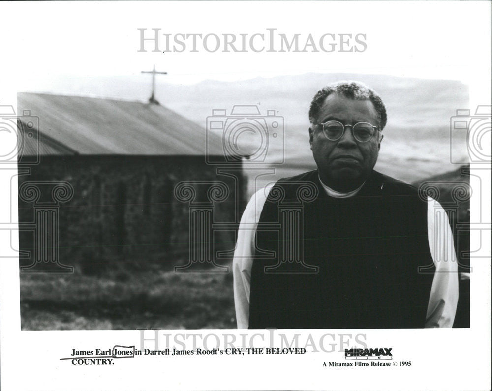 1996 Press Photo James Earl Jones film TV star Beloved Country movie scene - Historic Images