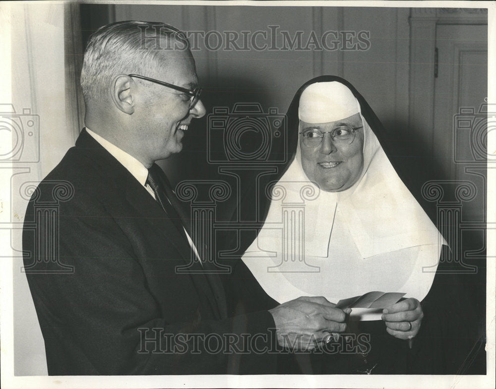 1963 Press Photo Thomas Lewis Xavier College President Council Sister Josetta - Historic Images