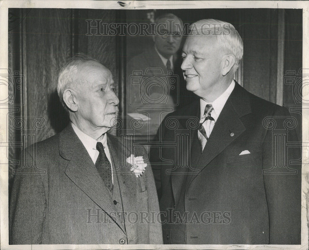 1947 Press Photo Carter Harrison Congratulate Wish April Mayor Kennelly Office - Historic Images