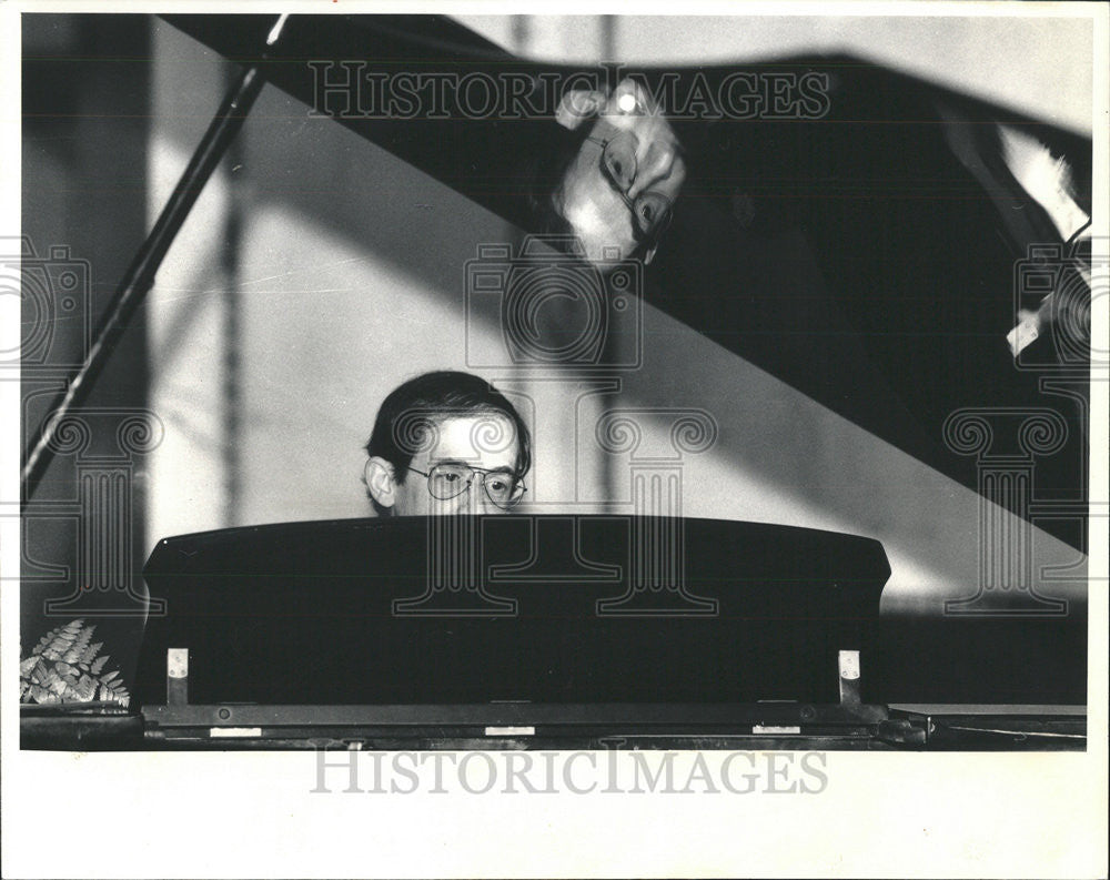 1987 Press Photo Norman Goldring President of CPM Inc. - Historic Images