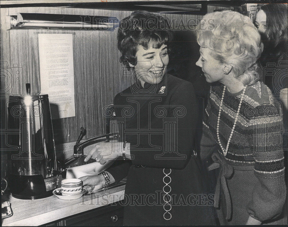 1971 Press Photo Mrs Charles F Clore Jr. - Historic Images