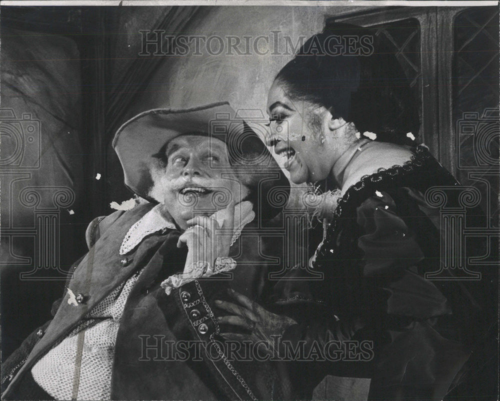 1967 Press Photo Sir John Falstaff Listen Dame Quickly Romantic Circumstance - Historic Images