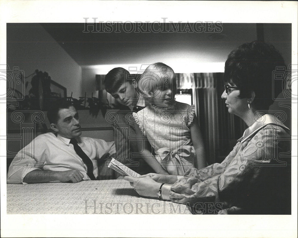 1968 Press Photo Daniel Ann Lang Two School Age Children Dean Debbie Holland - Historic Images