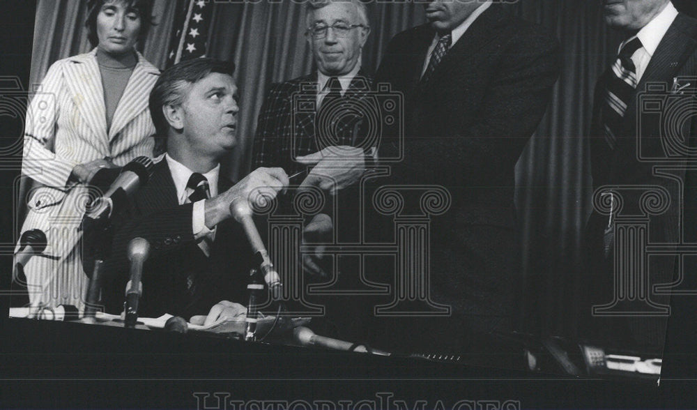 1975 Press Photo State Senator Bradley Glass - Historic Images