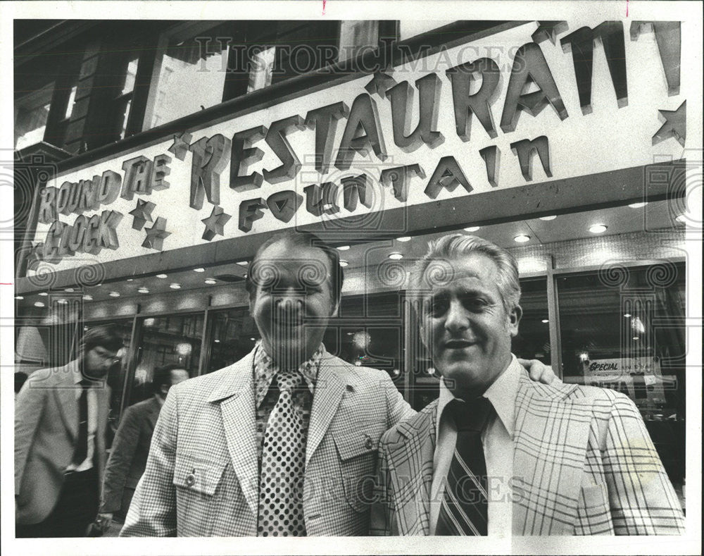 1977 Press Photo Brother John Haralampus Madison Angelo Greek Restaurant Colock - Historic Images