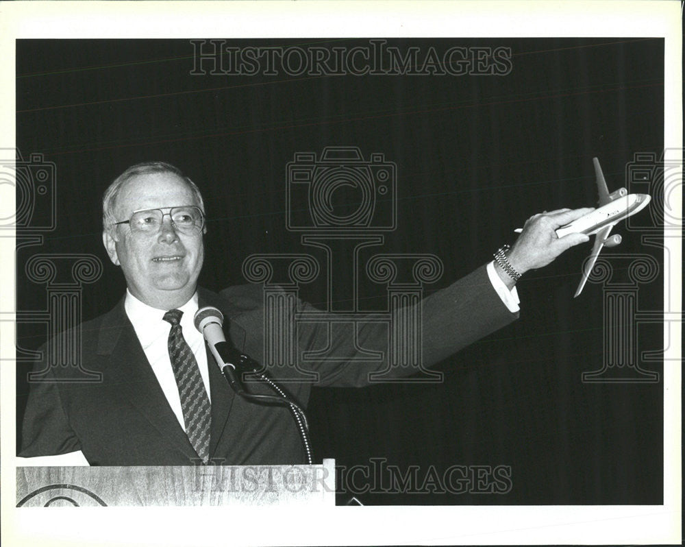 1985 Press Photo James Hartigan President United Air Lines - Historic Images