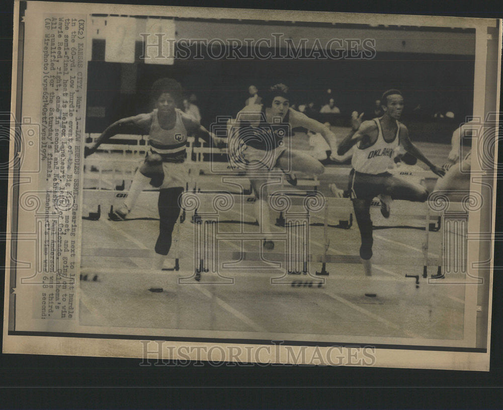 1974 Press Photo Clearing pert to last Hurdle Nelson Lane Heart - Historic Images