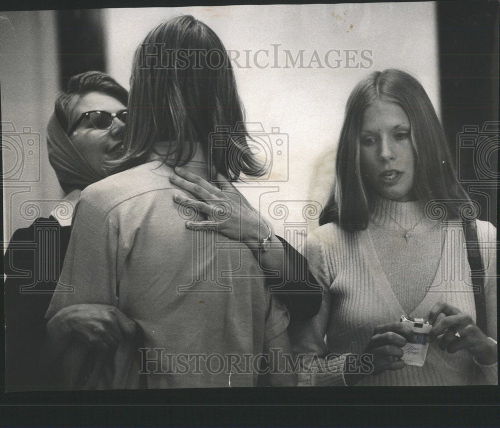 1974 Press Photo James Mary Lane Cheryl Brown Scott Alimony Payment - Historic Images