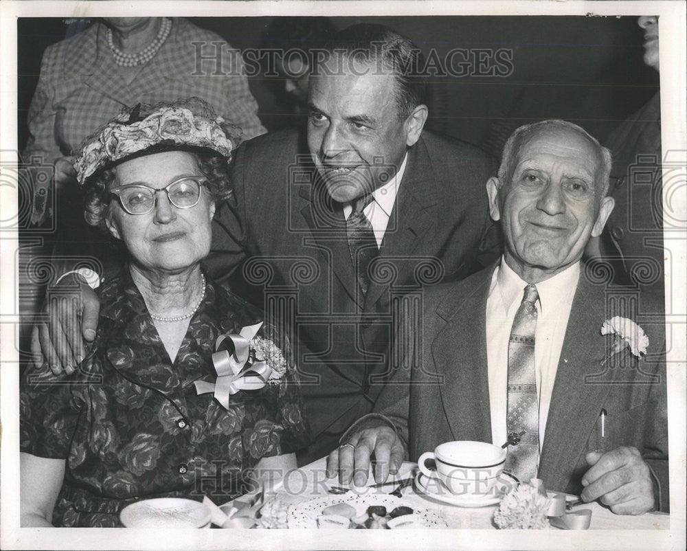 1961 Press Photo Retired Goldblatt employees honored. - Historic Images