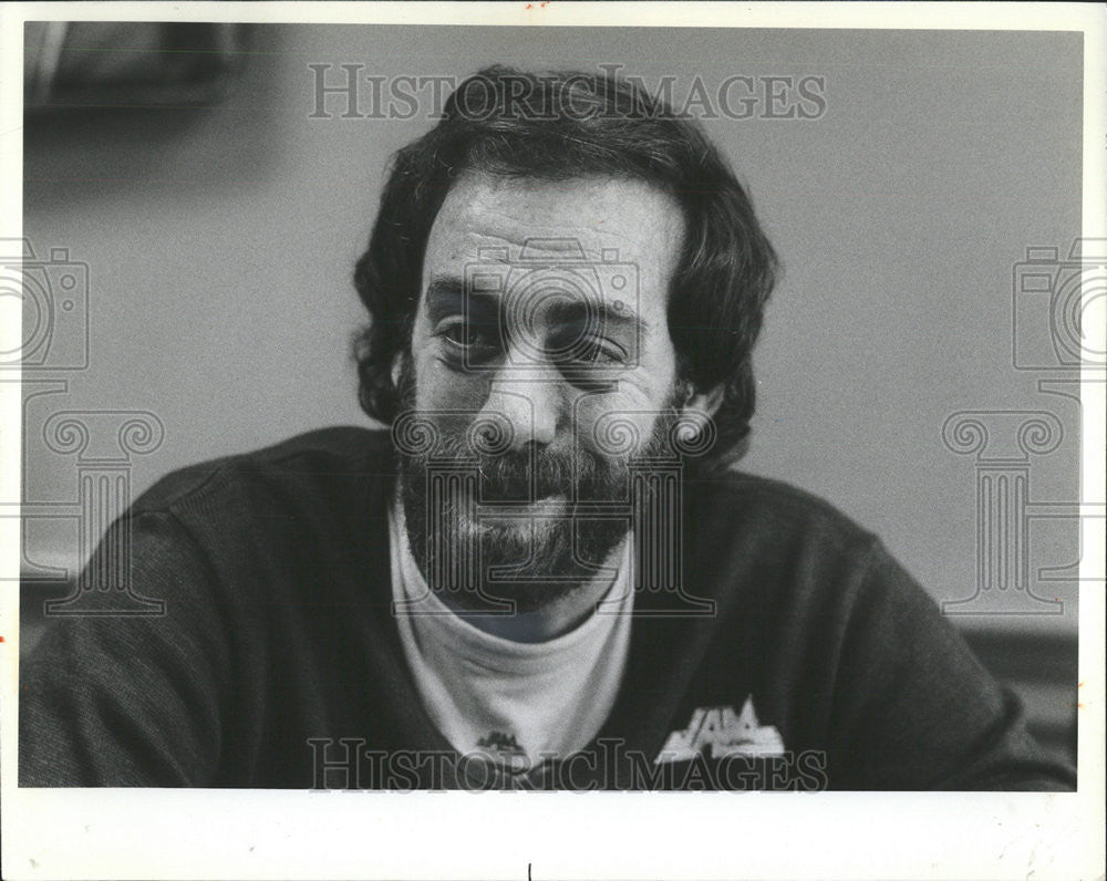 1982 Press Photo Jerry Mickelson Arny Granat Magnitude JAM Production Office - Historic Images