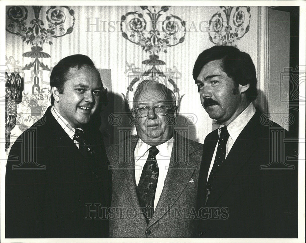 1975 Press Photo Robert Wussler August Meyer W R Bill Hayes II Doro Restaurant - Historic Images