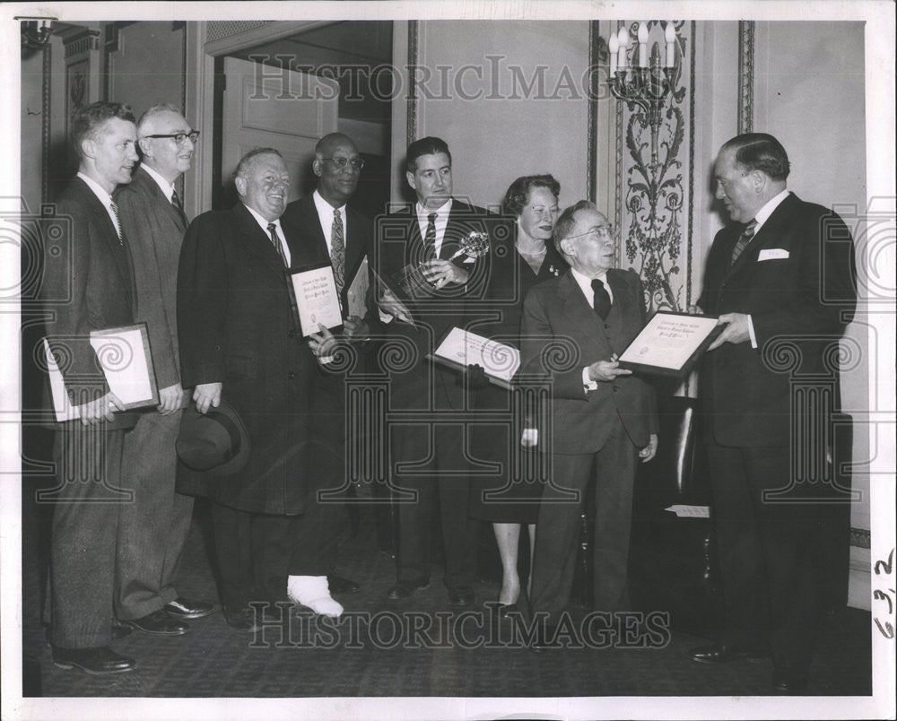 1958 Press Photo Chicago Daily News Reporter Frank L. Hayes - Historic Images