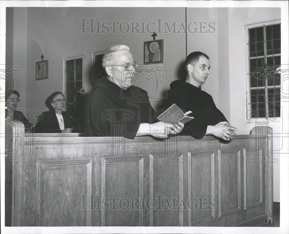 1955 Press Photo Oliver Kimmick brother Bede Conoryea St Peter Church prayer - Historic Images