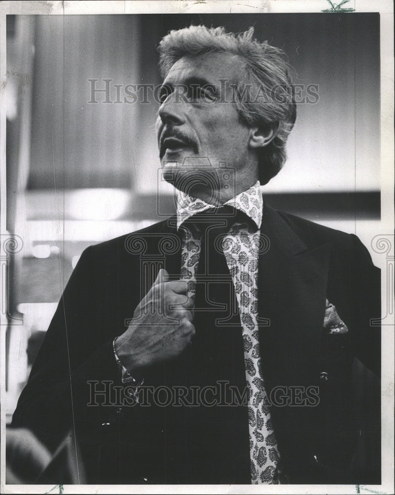 1969 Press Photo Oleg Cassin American Fashion designer - Historic Images