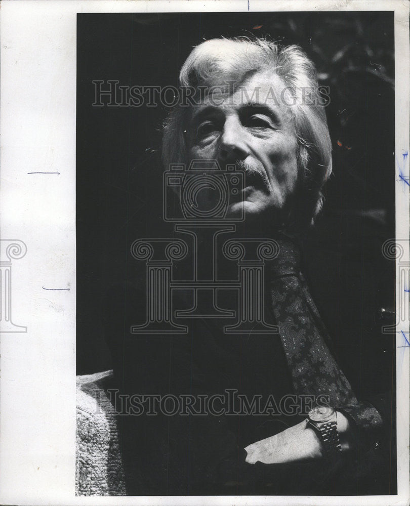 1975 Press Photo Buffalo Bill Cody designer Oleg Cassini sportswear waterclothes - Historic Images