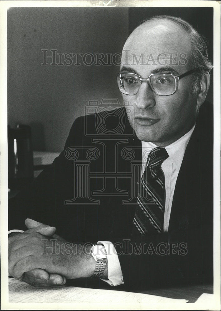 1981 Press Photo John Castle DLI President Business Adrian Israel Jenrette Bald - Historic Images