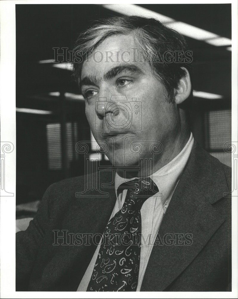 1977 Press Photo John Castle Comptroller Basil talbott Republican candidate - Historic Images