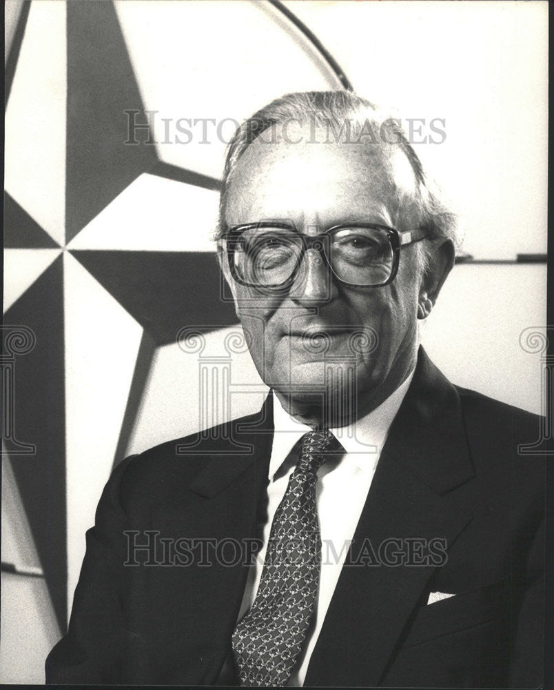 1988 Press Photo The Rt Hon The Lord Carrington Secretary General NATO - Historic Images