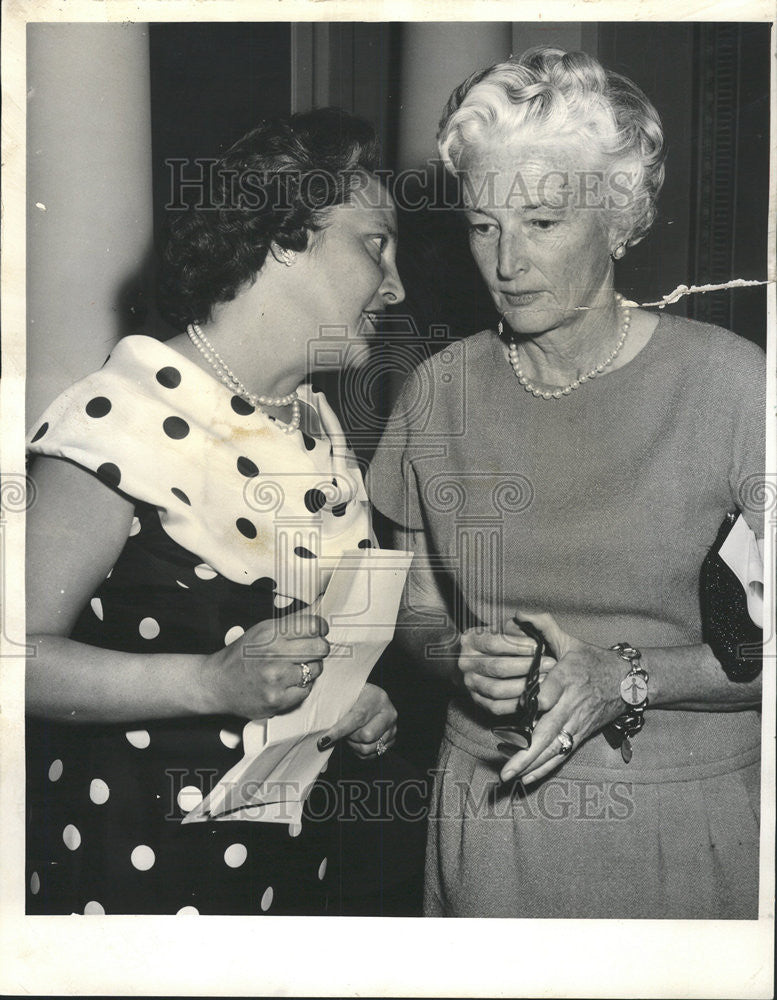 1963 Press Photo Mrs Chauncey Keep Hutchins John Ames Children Memorial - Historic Images