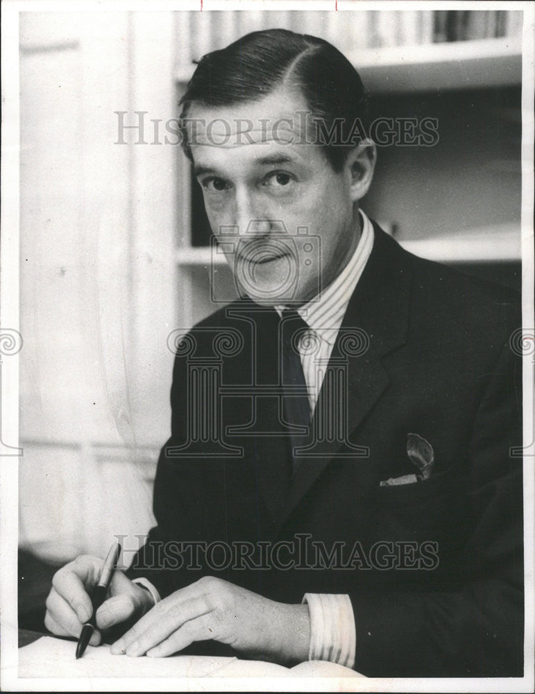 1965 Press Photo Clothing designer Hardy Amies Savile Row office London Cardin - Historic Images