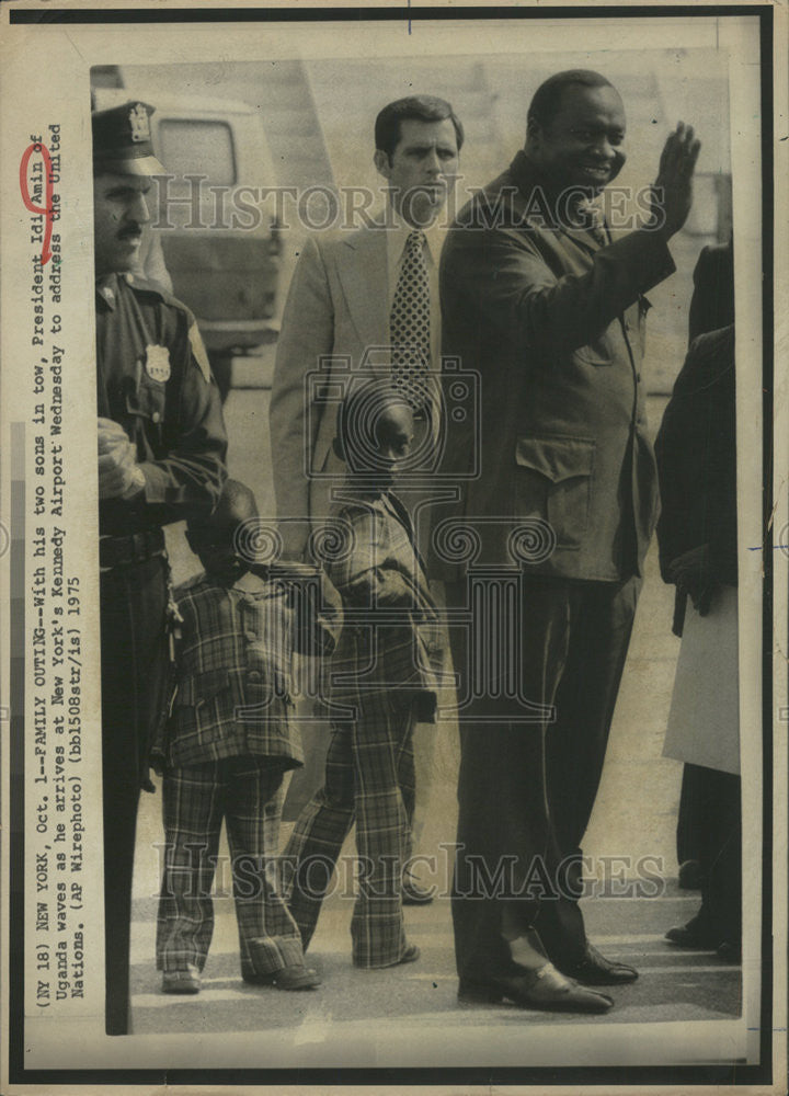 1975 Press Photo PRESIDENT IDI AMIN MILITARY LEADER UGANDA TWO SONS - Historic Images