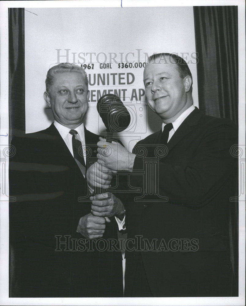 1966 Press Photo Joseph Lanterman Bruce Anderson Montgomery Ward Company - Historic Images