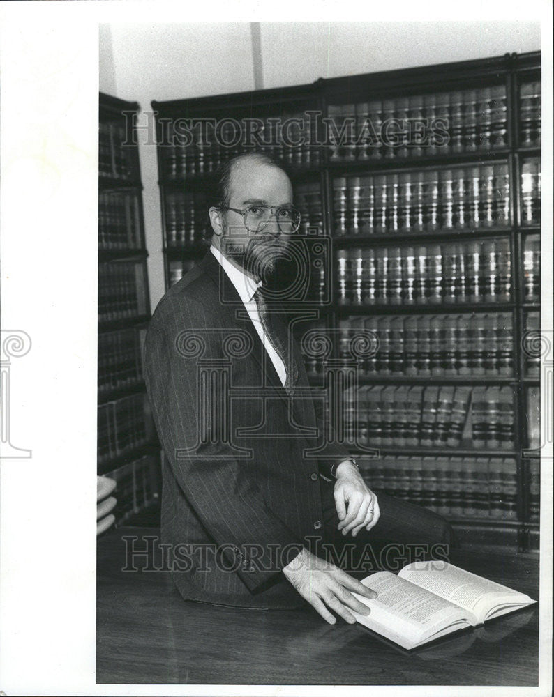 1991 Press Photo Douglass W. Cassel, Jr. Chicago Attorney - Historic Images