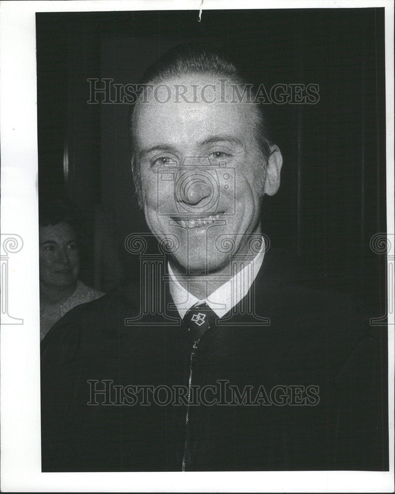 1975 Press Photo Cook County Illinois Judge Walter B. Bieschke - Historic Images