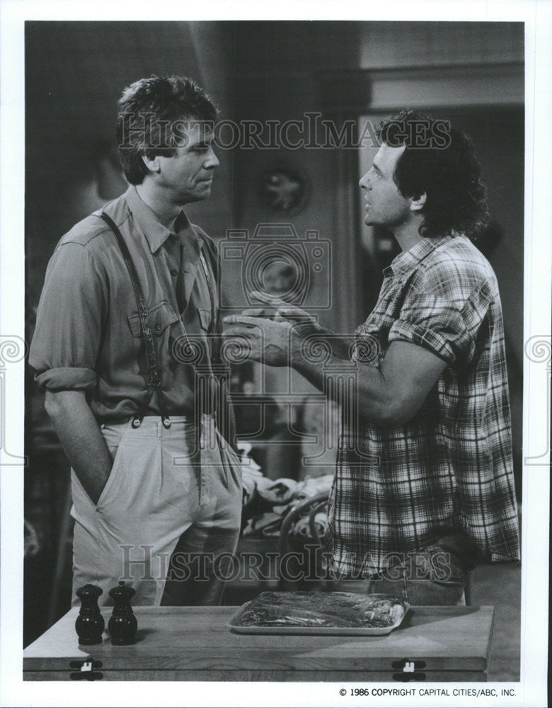 1986 Press Photo Barry Bostwick and Carl Weintraub in &quot;DADS.&quot; - Historic Images