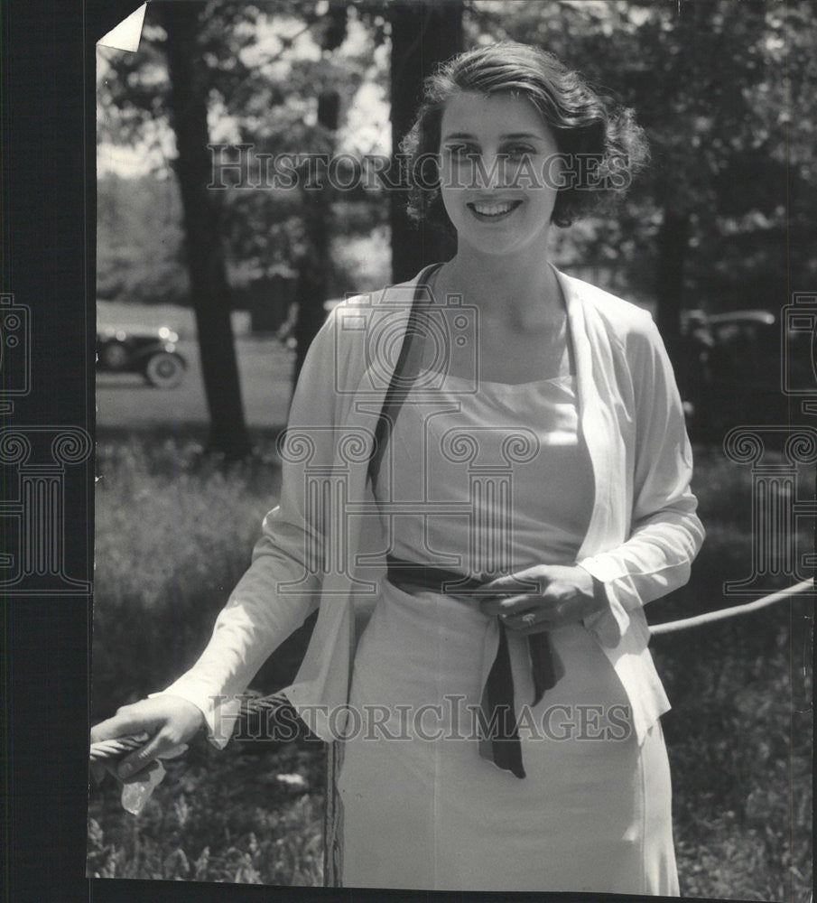 1934 Press Photo Mrs John Bordin wear fashion dress pose outside ground - Historic Images