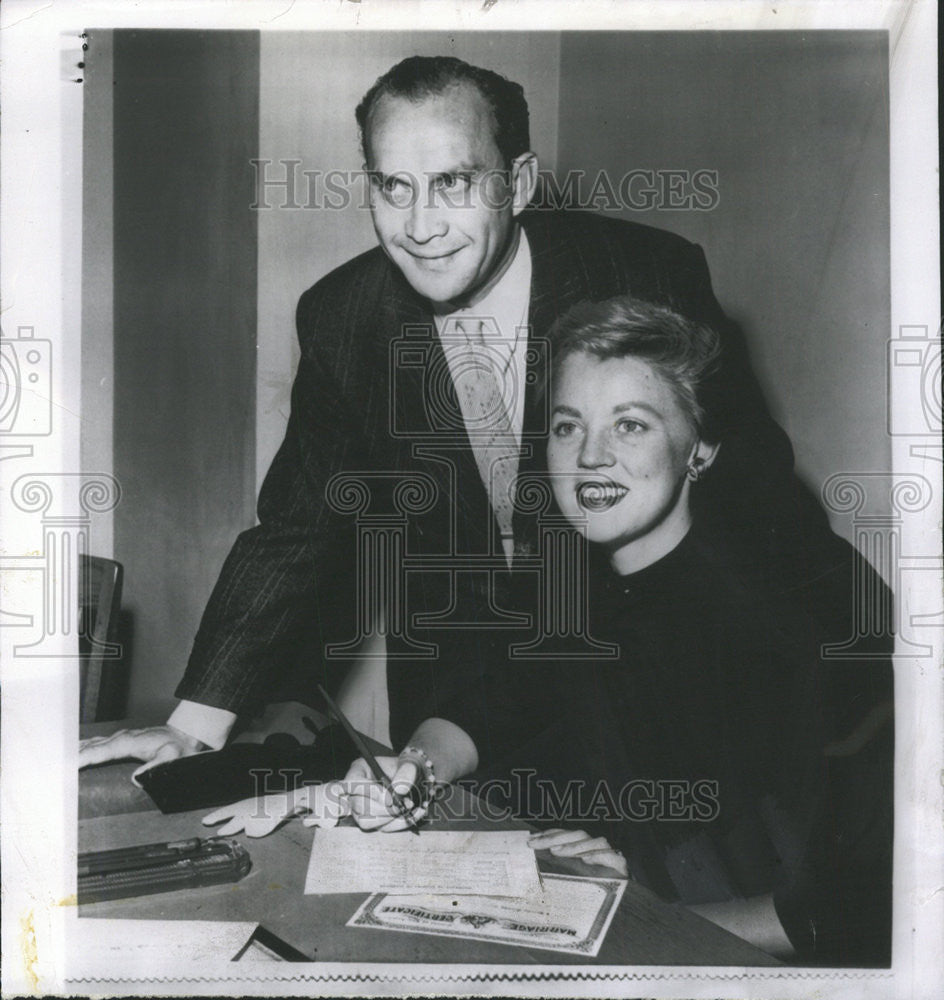 1955 Press Photo Miss Nina Warren Stuart Brien fiance Santa Monica Marriage - Historic Images