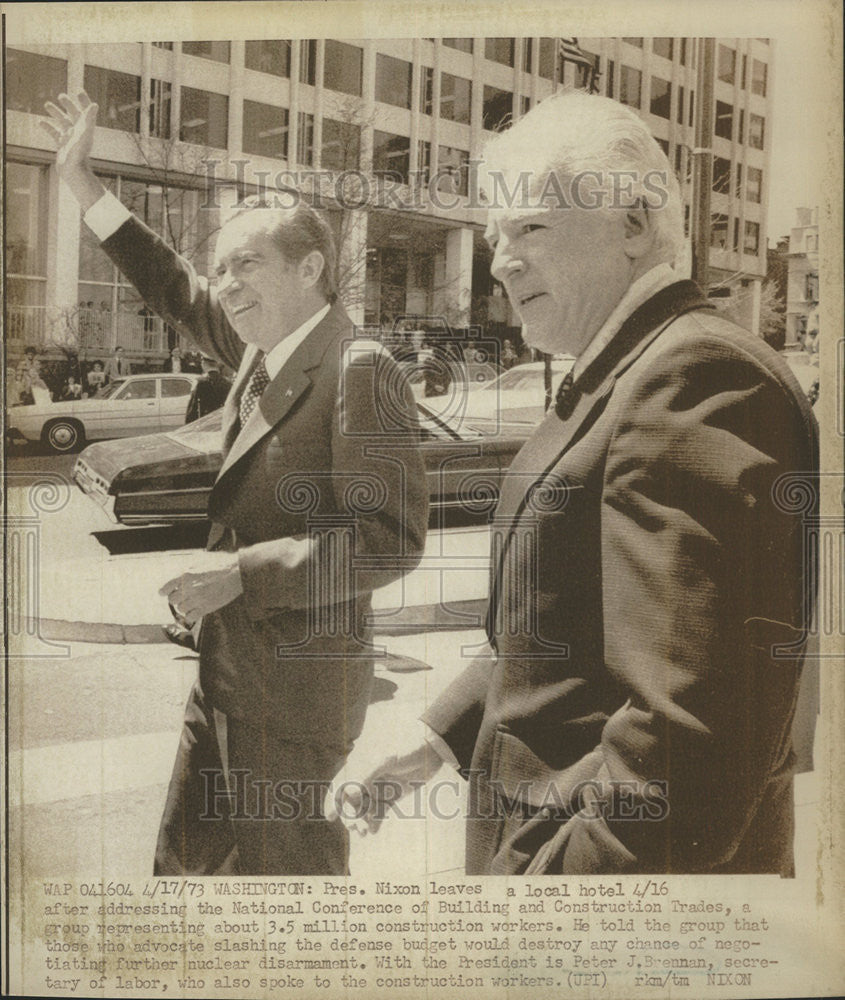 1973 Press Photo Pres Nixon leave hotel National Conference Construction trade - Historic Images