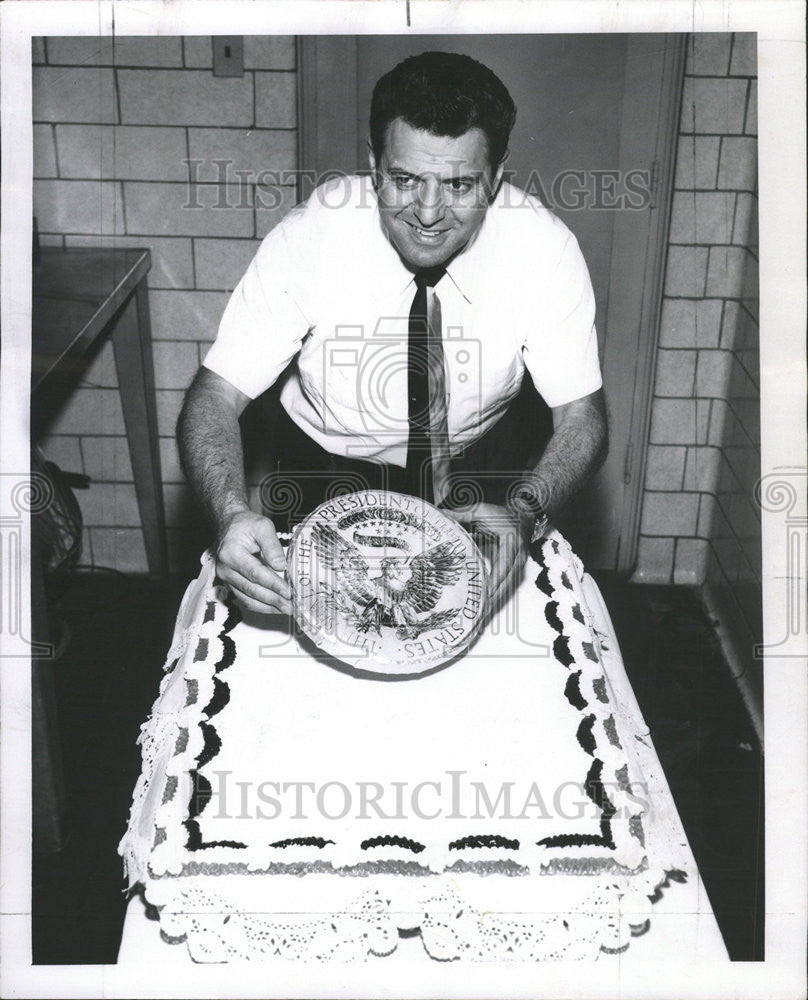 1960 Press Photo Harry Bresler general manage Bresler Ice Cream Co - Historic Images