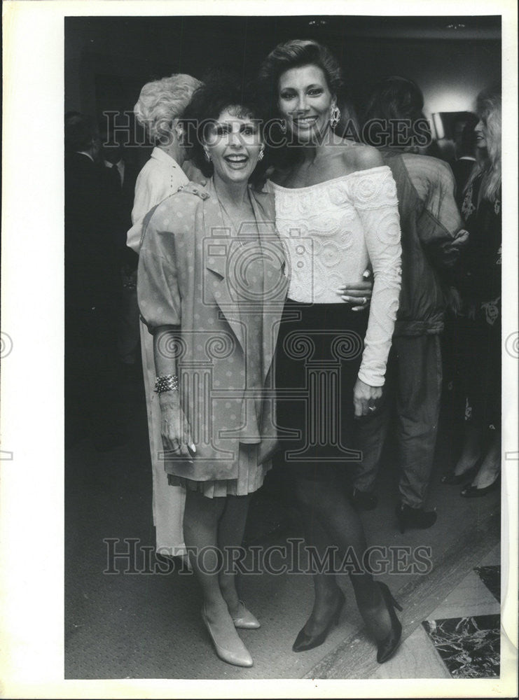 1987 Press Photo Designer Eleanor Brenner with Shelley MacArthur. - Historic Images