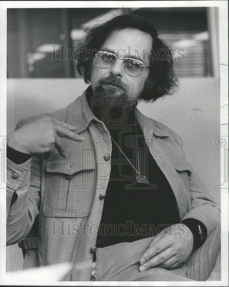 1977 Press Photo Peter Brent author - Historic Images