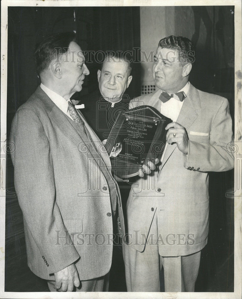 1957 Press Photo Judge Frank Bicek, Captain William Sxarat and Rev. Ralph - Historic Images