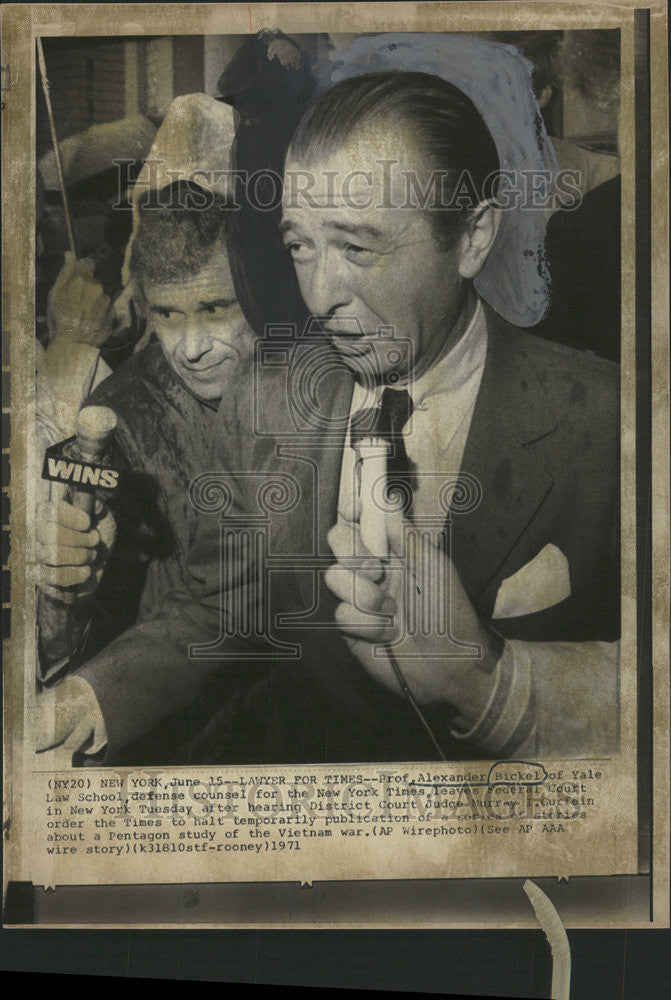 1971 Press Photo Professor Alexander Bickel and Judge Murray Curfoin - Historic Images