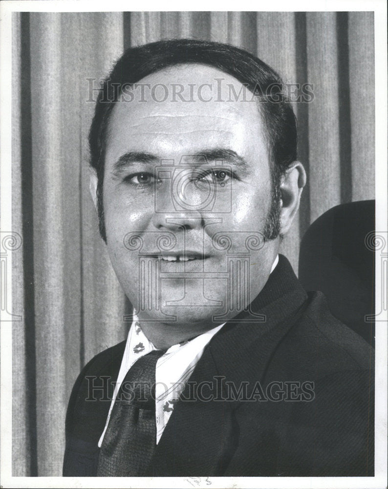 1974 Press PhotoWilliam D. Brackett, Vice Pres. &amp; Managing Director Olympic - Historic Images