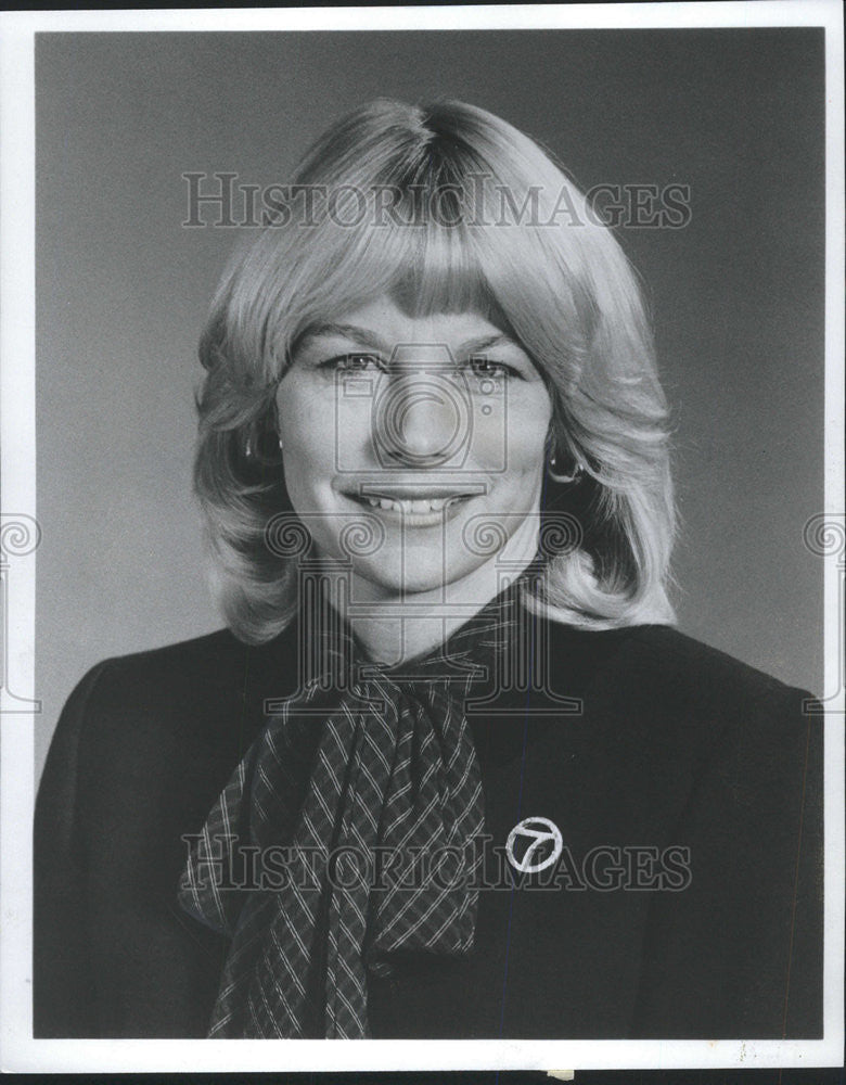 1983 Press Photo Elizabeth Brackett,TV News Anchor - Historic Images