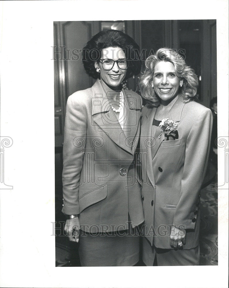 1966 Press Photo Two Women - Historic Images